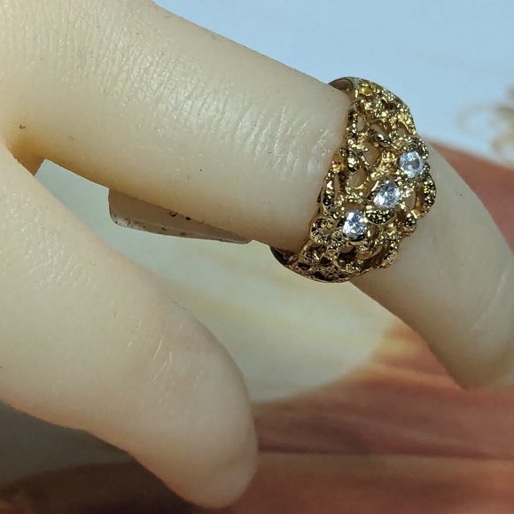 Past Present and Future Ring Brutalist Design with genuine Cubic Zirconias 3mm - Picture 8 of 9